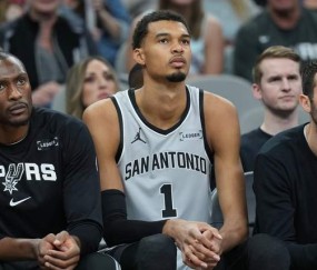 500万彩票网-22岁登MVP榜首，同行却只给第六，文班冤不冤？