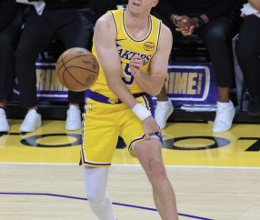 500万彩票网-名记：东契奇有机会在首轮后半段复出 里夫斯首轮复出可能性为零