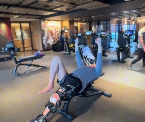 500.com-郭艾伦晒康复过程：加油 难熬的日子很快就会过去的